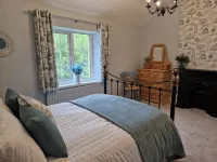 Riverside Cottage - 2-Star
