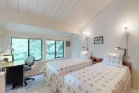 Retro 3BD Sun Valley Condo + Free Resort Amenities! - Mountain view