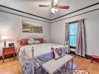 Burgaw House w/ Large Covered Porch & Swing! Hotels in Pender County