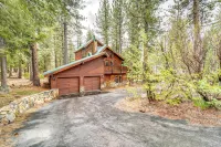 Deck w/ Hot Tub: Serene Cabin in Truckee - parking