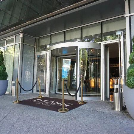 TITANIC Comfort Kurfürstendamm Отели рядом с достопримечательностью «Торговый центр Europa-Center»