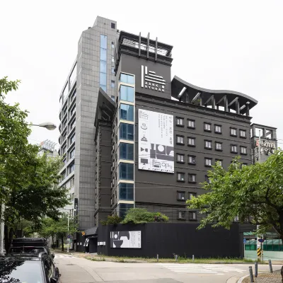 Suwon Cozy Ryokan Hotel Suwon Gwoon Branch パクスウォン・スパプレックス周辺のホテル