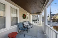 3Br Salem Townhouse Minutes to Downtown - 4-Star