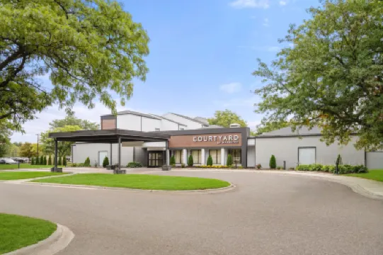 底特律都會機場-羅穆勒斯萬怡酒店 鄰近底特律機場的酒店