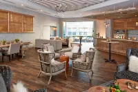 The Del Monte Lodge Renaissance Rochester Hotel & Spa - bar