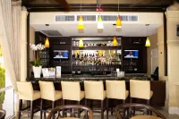 Comfort Suites Paradise Island - Bars