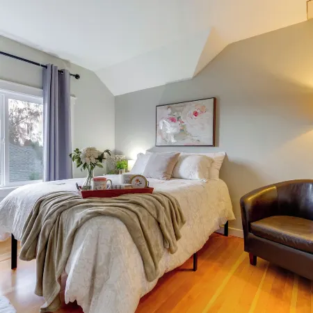 1 Mi to Historic Dtwn: Dog-friendly Everett Home!