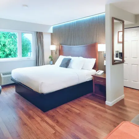 Gibsons Garden Hotel