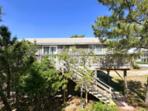 Convenient Beach Access and Sundecks - Inviting Coastal Haven