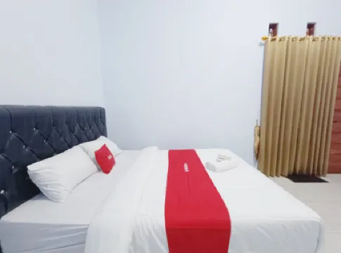 Guest House AA Syariah Pekalongan by Hello Room Hotels in Bendan