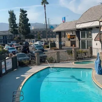 Studio 6 Corona, CA - West