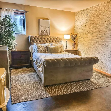 Walk everywhere from Railtown Suite! + spacious, beautiful, & comfortable.