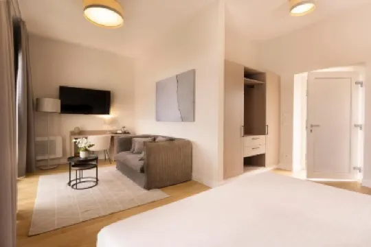 วีเนีย เรเลส์ โรงแรมใน