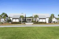 Rhema Beach Haus 2BR Luxury Retreat - Villas