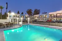 Hotel Seville - Ontario Airport/Chino - Pools