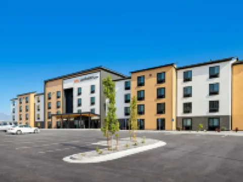 ลีฟอะเวย์ สวีทส์- ซีราคิวส์ โรงแรมในDe Witt