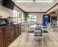 Econo Lodge Inn & Suites - parking