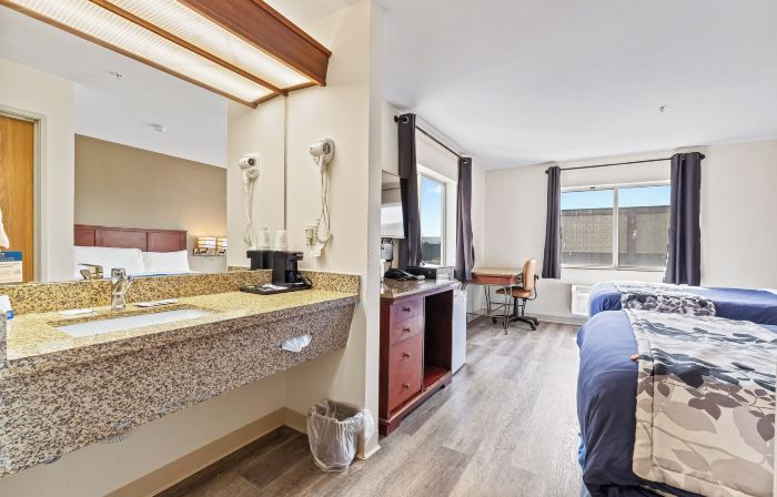 Rodeway Inn & Suites