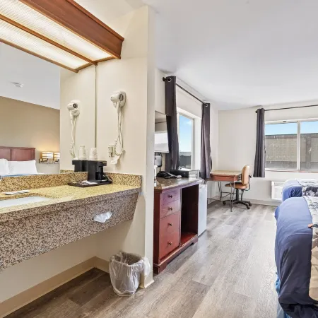 Rodeway Inn & Suites