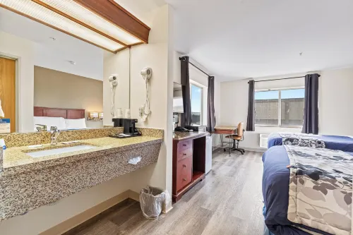Rodeway Inn & Suites