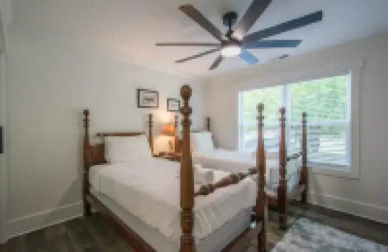 Charming 3BR w Balconies Walk to Flat Rock Playhouse