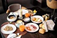 Alma Alpina Lodge, Adults Only - servizio colazione