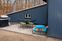 Large North Conway Vacation Home Indoor Pool, Pool Table Sleeps 22