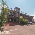 City Park Hotel - parking