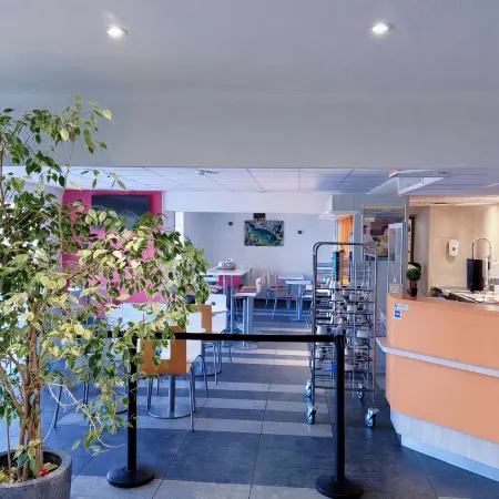 Hotel HubOne3 Istres