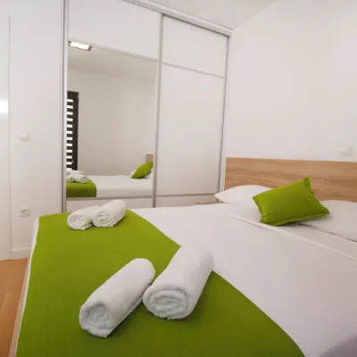Makarska Touristik Apartments Hotel berhampiran Pantai Nugal