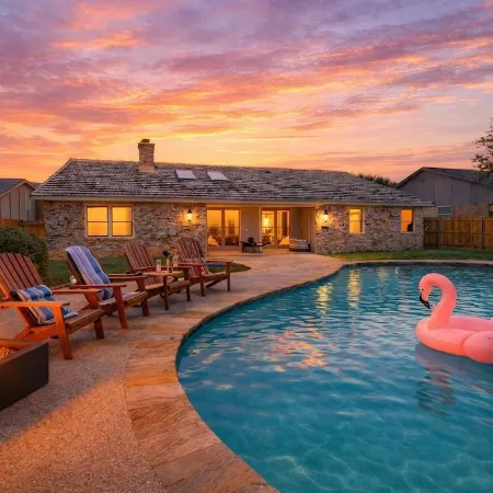 Stylish Villa-Near Stadiums, Large Pool,Pool Table
