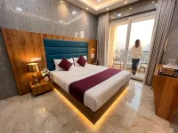 Hotel National - Grant Road - Homestays