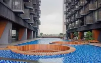 Comfort Living Studio Apartment Carstensz Residence by Travelio - Pool