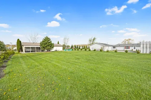Updated home on 2/3 acre w/ HOT TUB and BOAT DOCK! Walk to 3 bars/eateries