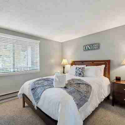 Beach Front Perch by Avantstay Lakefront Condo + Views + Near Dining and Skiing Rooms