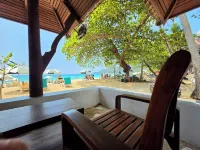 First Bungalow Beach Resort - sul mare