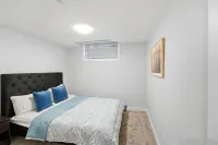 Luxury 2Bedroom Suite with Park Views in Calgary - บังกะโล