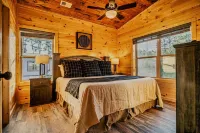 Stylish New 5BR/4BA Cabin Steps from Dollywood - بوتيك