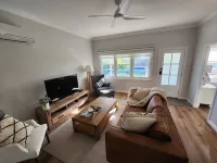 Farmstay Peppercorn Cottage.  Space to appreciate. Hotels in Gnarwarre