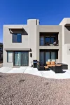 Poolside Perfection - Balkon