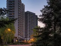 DoubleTree by Hilton Luxembourg Hotels near Clausen