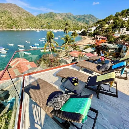Penthouse in Yelapa, Brand New and Luxurious Casa, Sleeps 8 very comfortably
