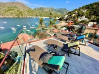 Penthouse in Yelapa, Brand New and Luxurious Casa, Sleeps 8 very comfortably