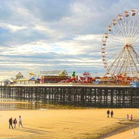 399 Prom - Blackpool Hotel Отели рядом с достопримечательностью «Парк Стэнли»