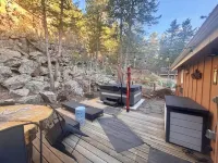 Modern Mountain Cabin with Treehouse & New Hot Tub under the Stars Near Rmnp