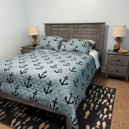 Dockside Dreamz #1 w/beach and dock - Close to Clarksville and Bluestone launch
