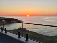 Charming 2-Bedroom Apartment with Ocean Views in Tatlısu Hotels in Akanthou