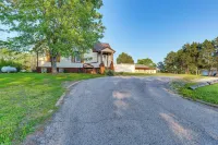 Missouri Wine Country Retreat w/ Hot Tub & BBQ - 3-stjärniga
