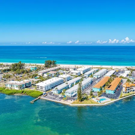 Gulf Breeze Ami-2Bd-2ba-Condo-Private Beach Access-Heater Pool-Water Views from Every Window