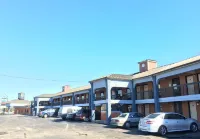 Legacy Inn - Gallatin - parking